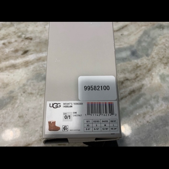 UGGS - Picture 9 of 9
